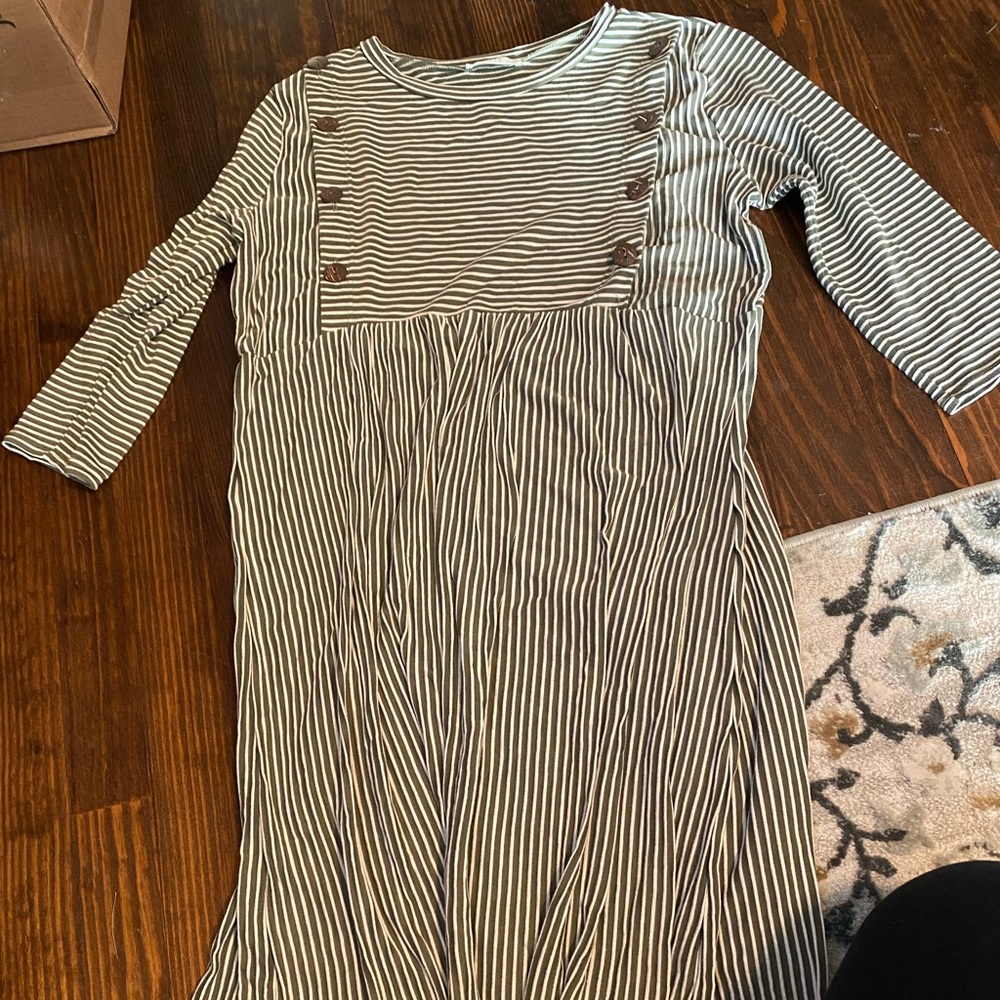Bates sisters boutique, brand is Reborn J. Buttons come undone for nursing.